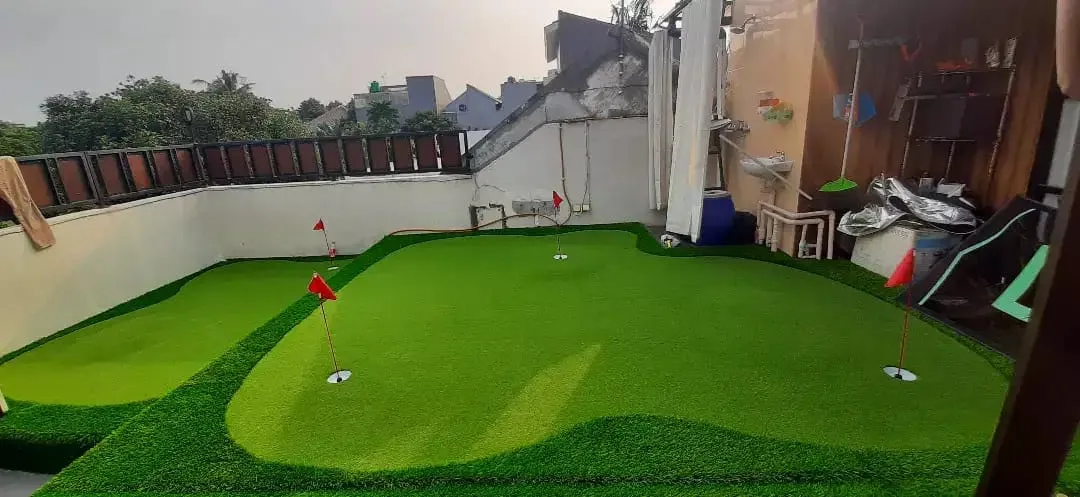 mini golf putting green